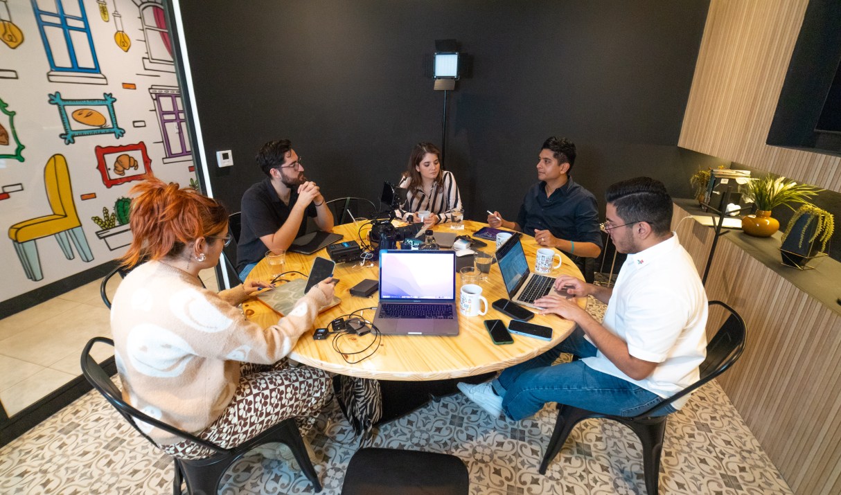 Marketing sin ventas es ruido. Ventas sin marketing genera estancamiento del negocio: por qué tu empresa debe unir ambos para crecer (y cómo hacerlo).